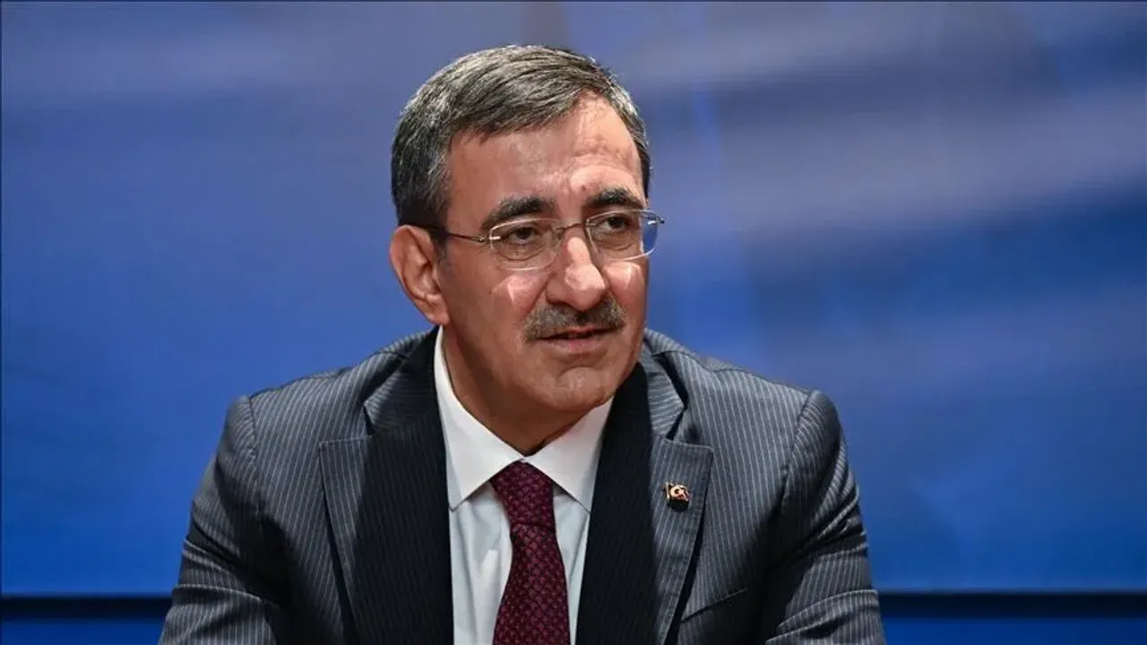 Cumhurbaşkanı Yardımcısı Cevdet Yılmaz'dan İstanbul'da yoğun ziyaret trafiği