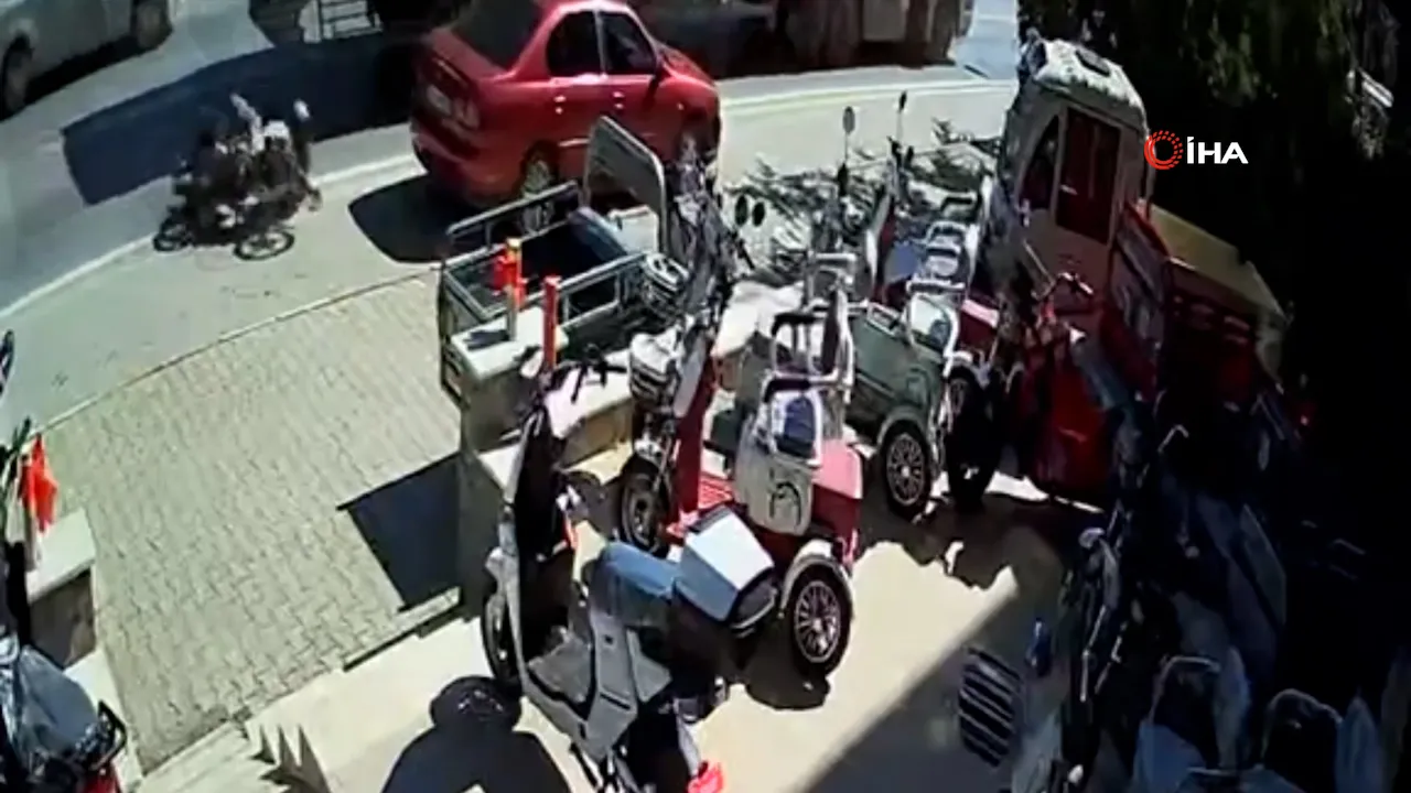 Karaman'da tırın çarptığı motosikletli ölümden döndü! O korkunç anlar kamerada