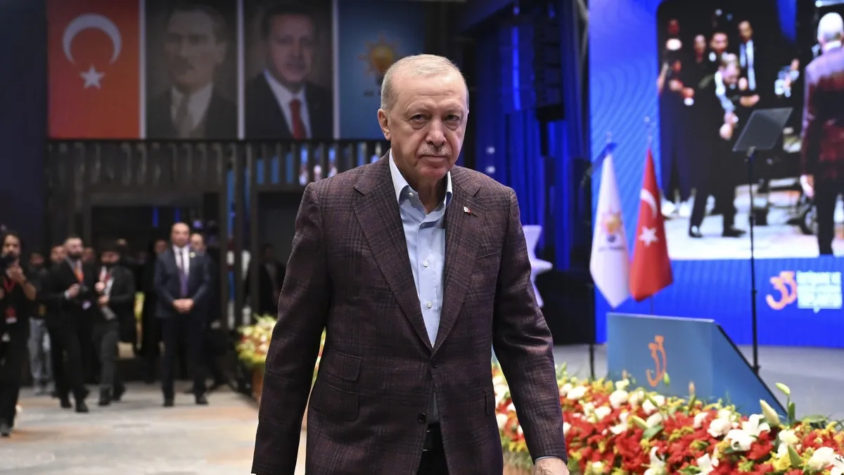 AK Parti'den 25. yıla özel eser: 'Büyük Başkan Erdoğan'
