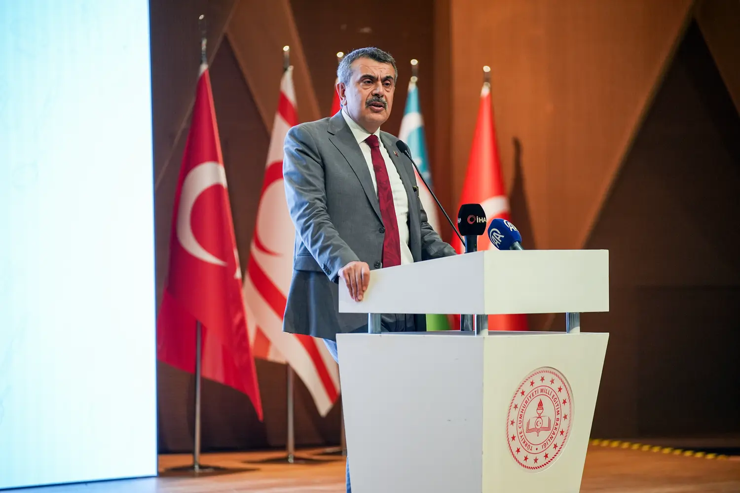 Bakan Tekin: Mesleki ve teknik eğitimi cazip ve güçlü hale getirecek her türlü adım çok önemli