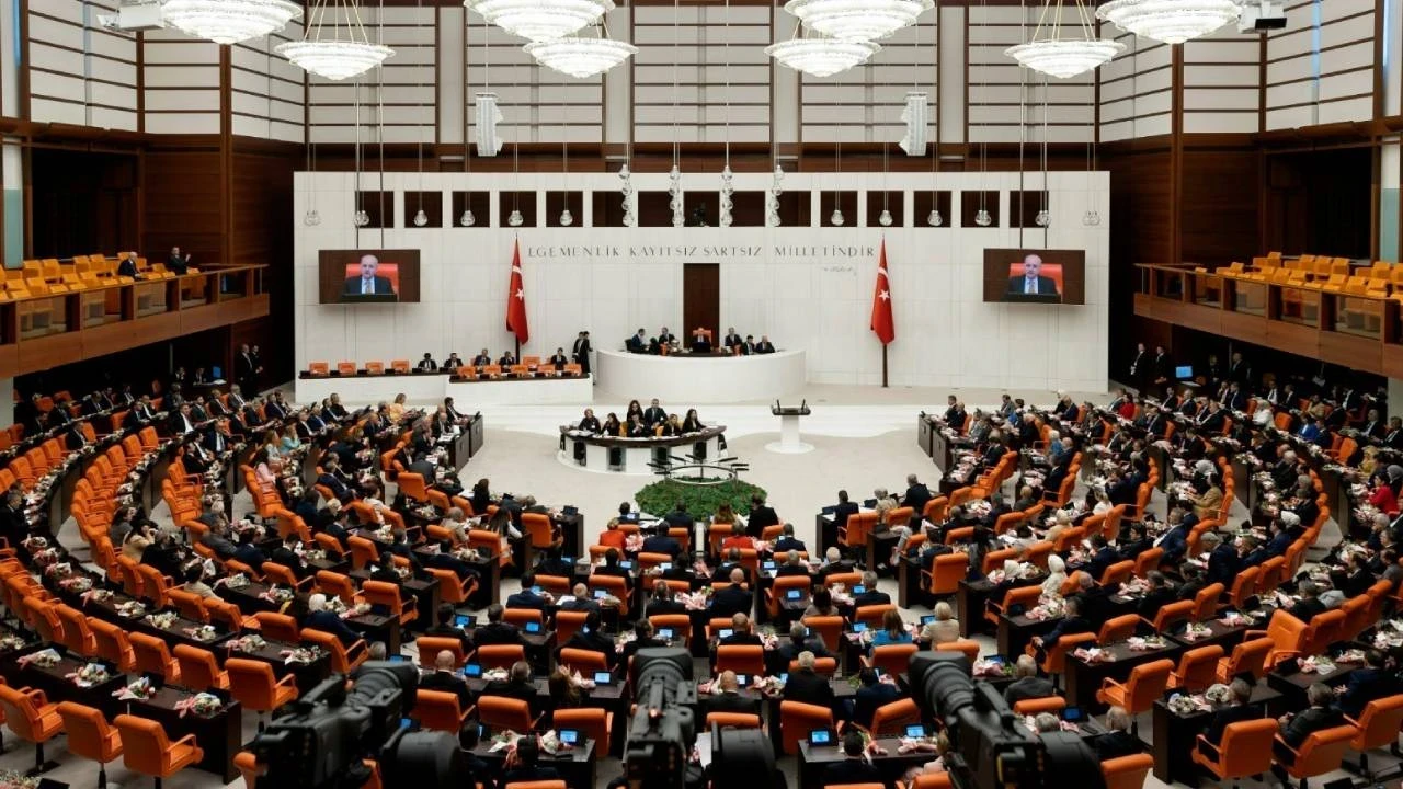 TBMM'de YENİ Parti düzeni: Genel Kurul'un oturma planı değişti