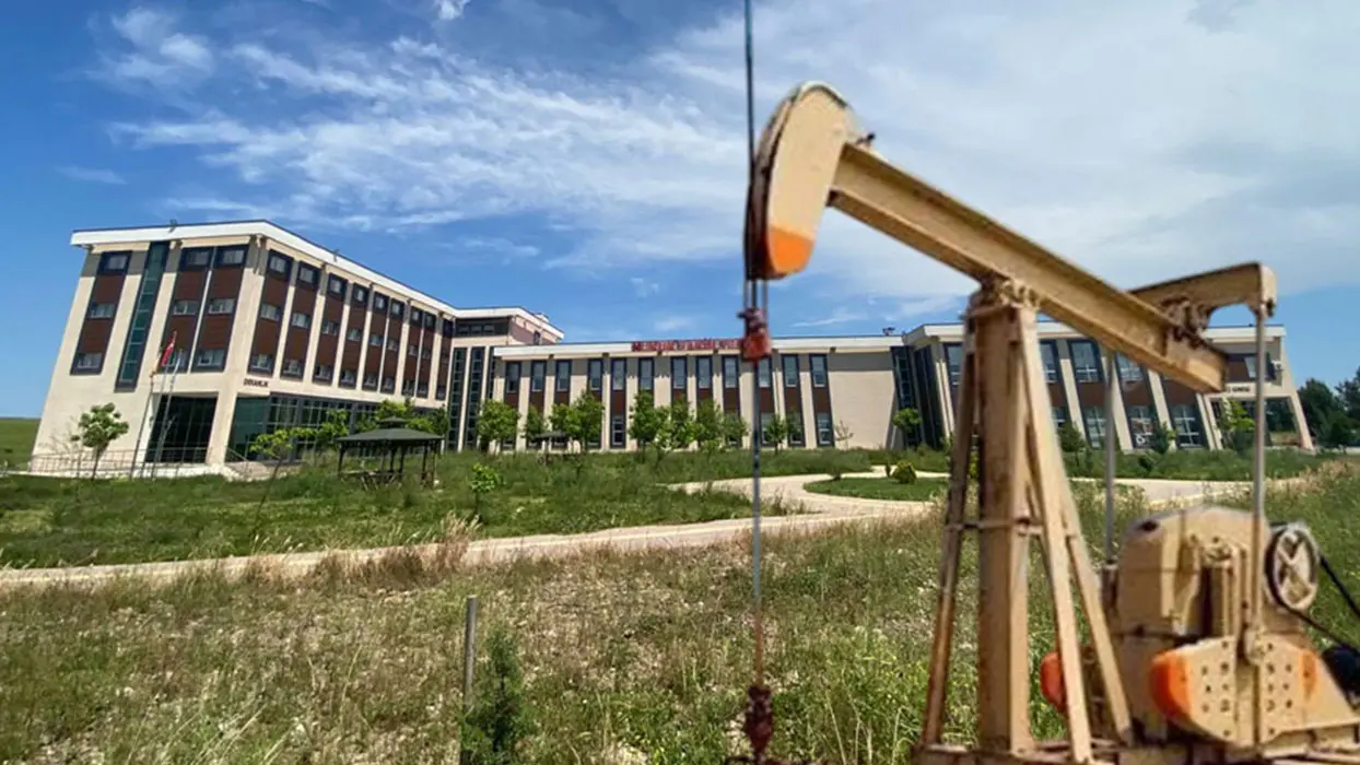 Üniversite'de 6 adet petrol kuyusu açılacak! Milyonlarca liralık gelir sağlanacak