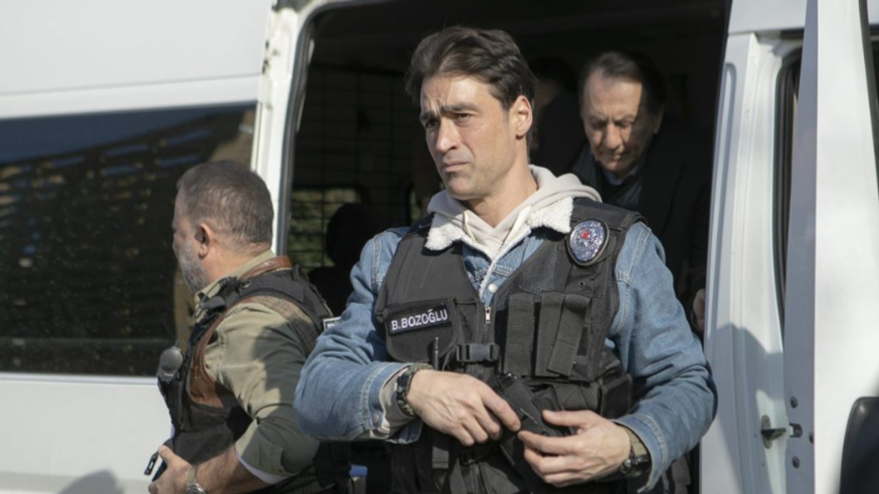 Arka Sokaklar setinden aşk çıktı! Sarp Levendoğlu ve Felicia Sağnak aşklarını ilan etti…