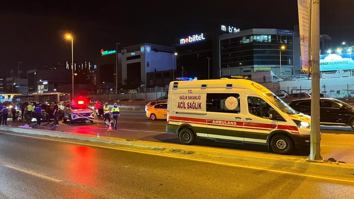 D-100'de can pazarı! Motosiklet direğe çarptı: 2 ölü