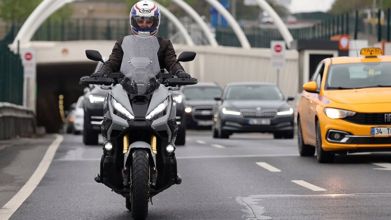 Trafikte motosikletliler için 'şerit paylaşımı' dönemi! Pilot ilde test edilecek: İşte yeni eylem planı