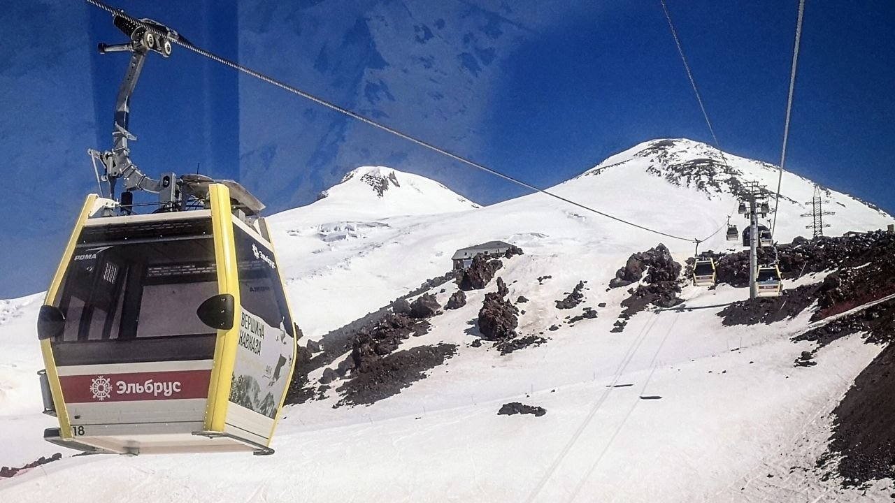 Elbruz Dağı'nda fırtına felaketi: 5 dağcıdan acı haber