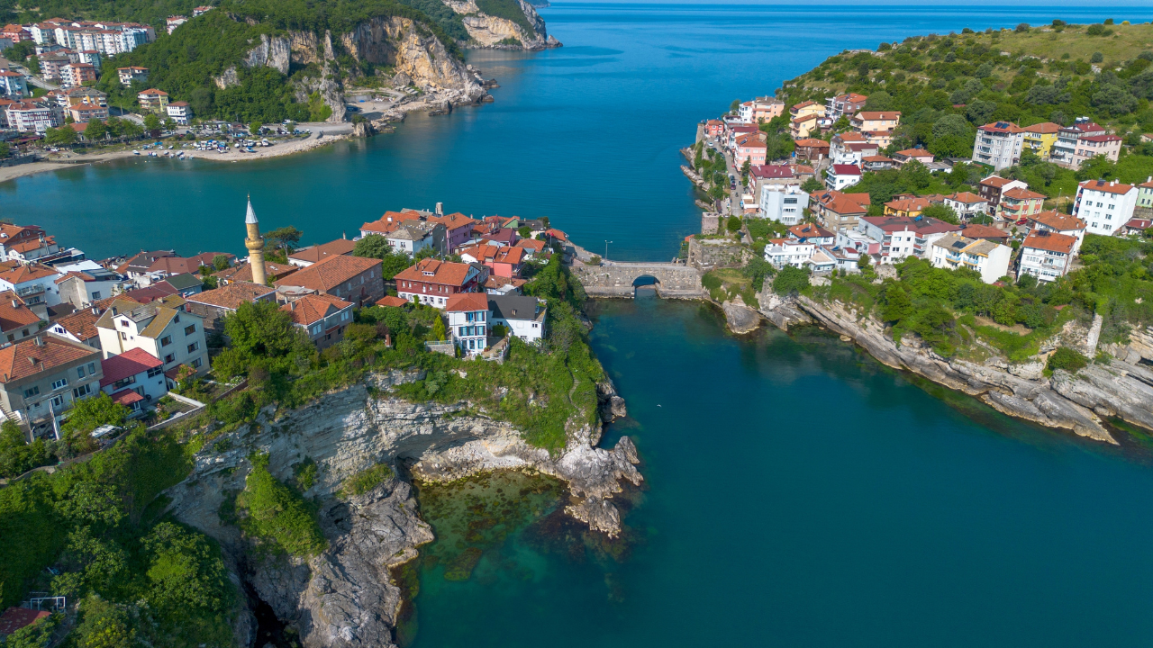 UNESCO listesinde: 6 bin nüfuslu Amasra'ya bayramda 182 bin ziyaretçi