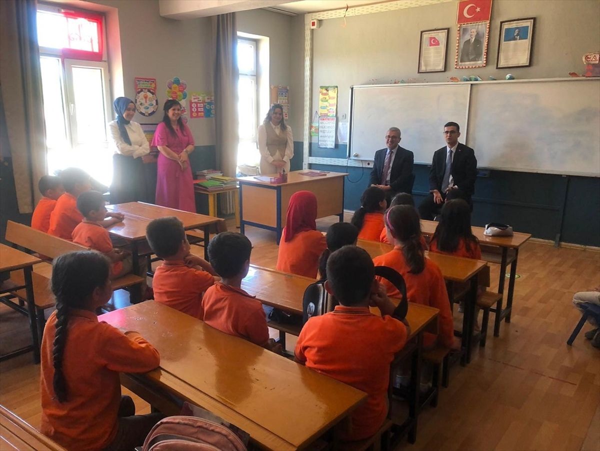 Yalıhüyük Kaymakamı Muhammed Sefa Çelik kariyer günleri programında öğrencilerle buluştu