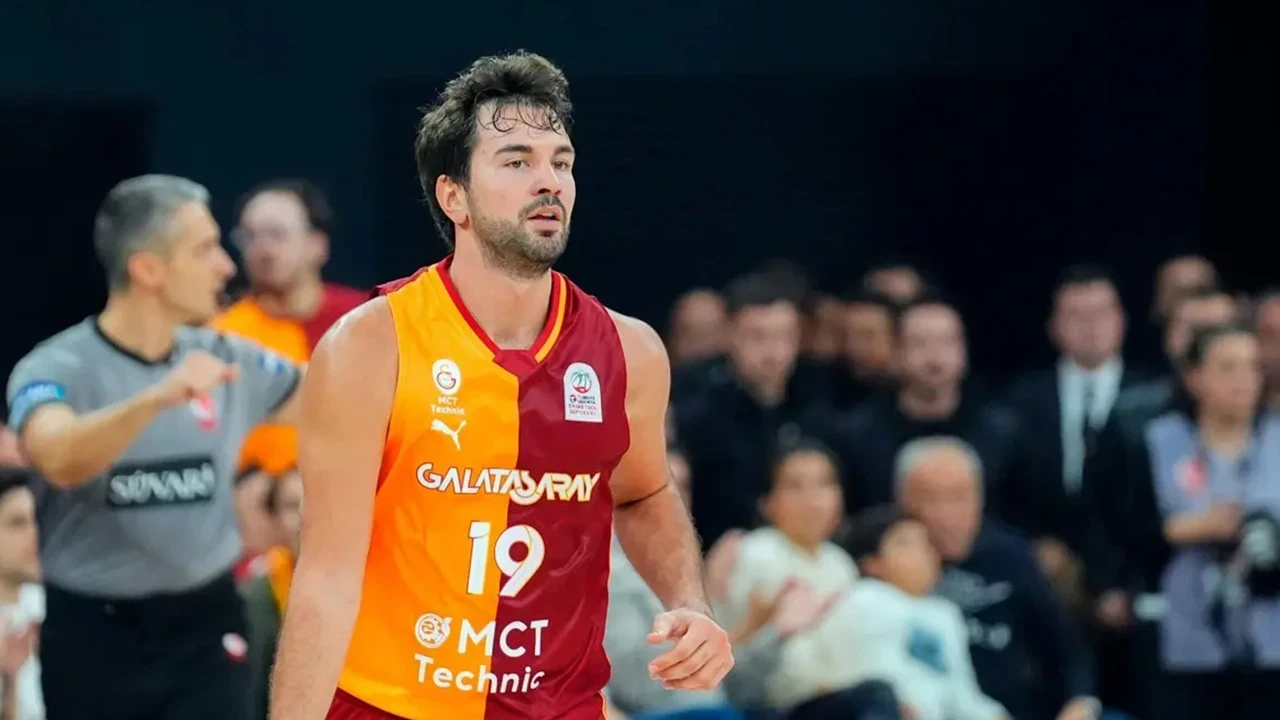 Galatasaray Buğrahan Tuncer'in sözleşmesini uzattı