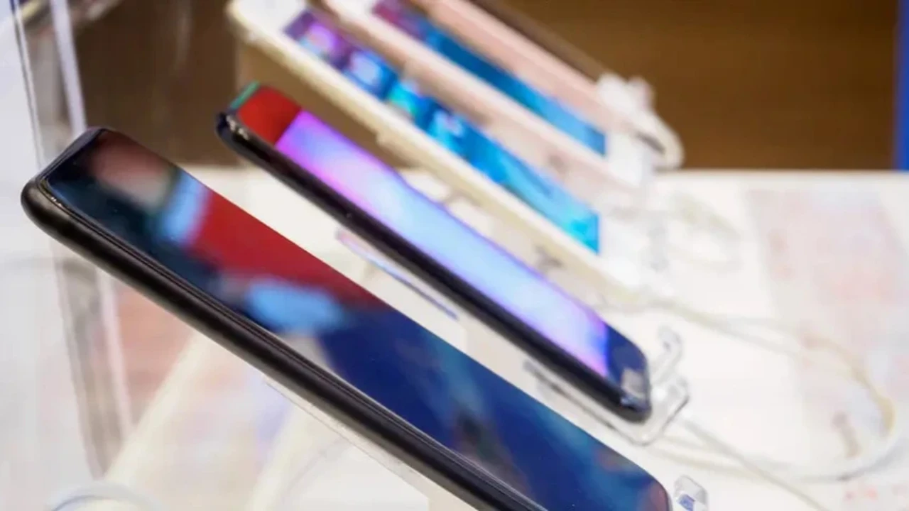 Ucuz telefon devri kapanıyor mu? Cep telefonu ithalatında yeni dönem: 250 dolar oldu
