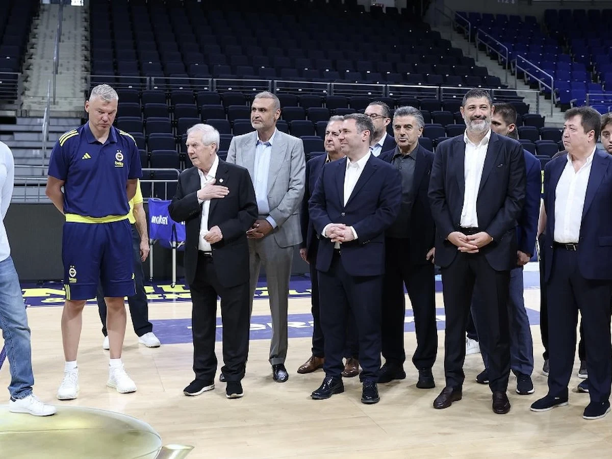 Aziz Yıldırım, Fenerbahçe Erkek Basketbol Takımı'nı ziyaret etti