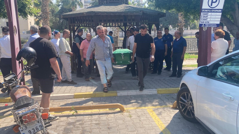 Mersin'de parkta bir kişinin cansız bedeni bulundu