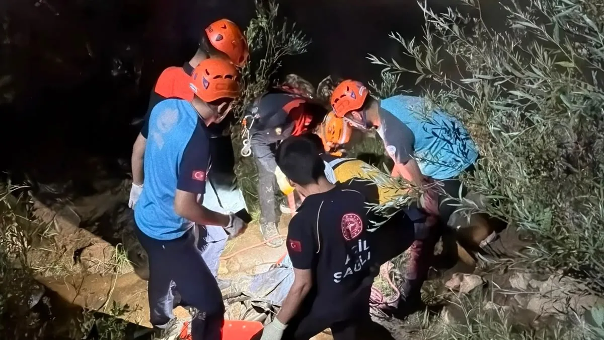 Bingöl’de uçurumdan yuvarlanan araç suya düştü: 1 ölü