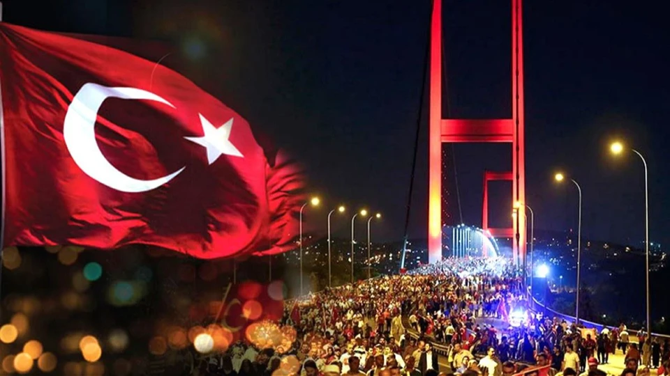 15 Temmuz Resmi Tatil Mi? 15 Temmuz 2026 Hangi Güne Denk Geliyor? (Bankalar-Kargolar Çalışıyor Mu?)