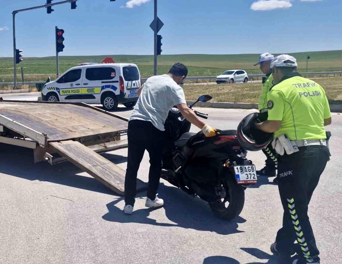 Çorum'da motosiklet ile otomobil çarpıştı: 1 yaralı