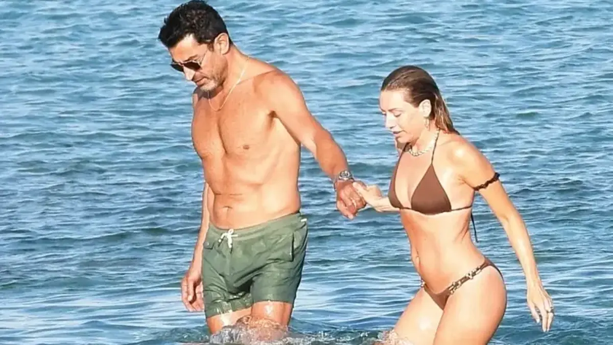 PLAJLARA ÜNLÜ AKINI! Bodrum, Çeşme Sahilleri Şenlendi... Sinem Kobal, Kenan İmirzalıoğlu, Fahriye Evcen, Burak Özçivit... Kimler Yok ki... Ünlülerin Tatil Kareleri