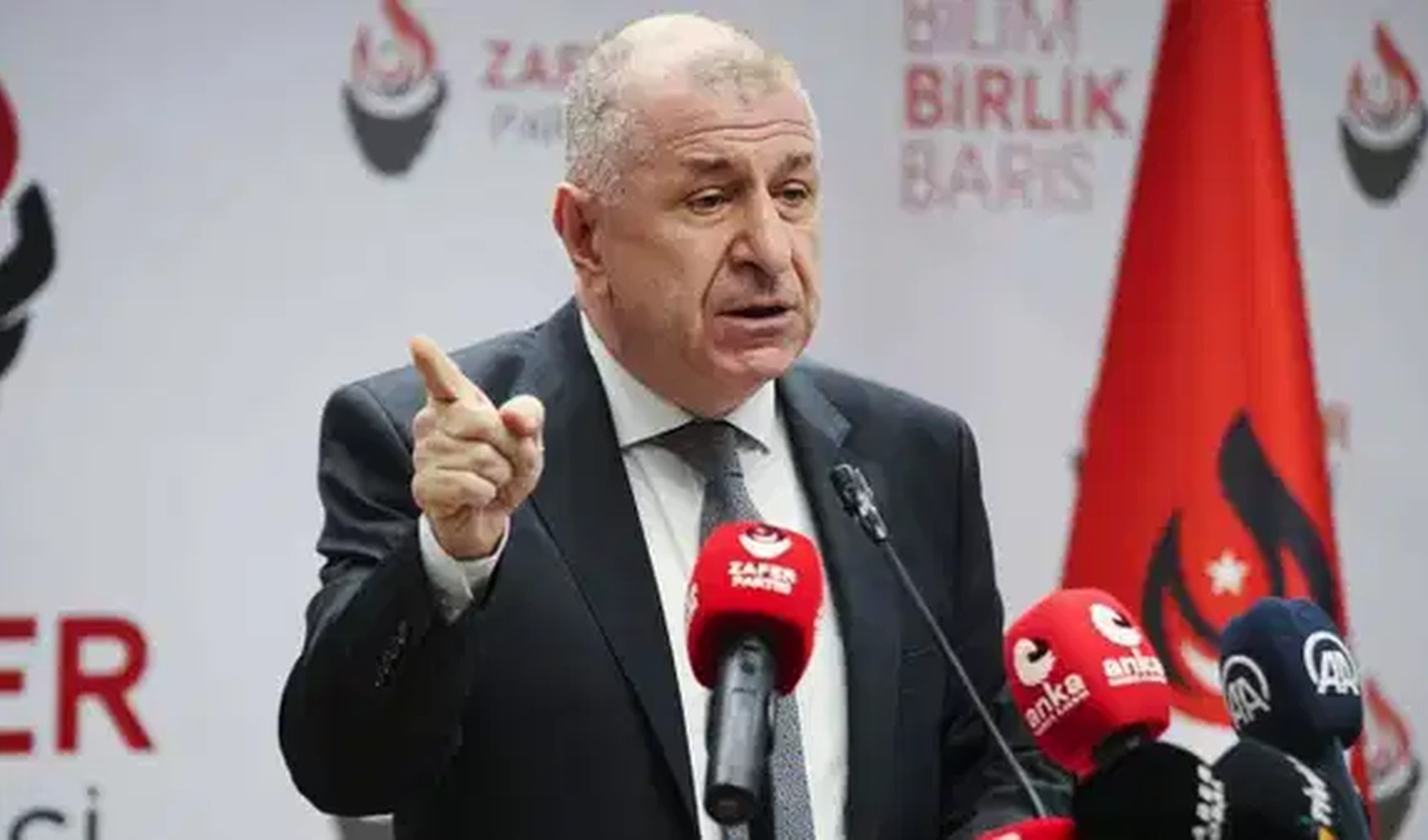 Ümit Özdağ'dan hükümete süreç eleştirisi: 'PKK için yasal zemin mi hazırlanıyor?'