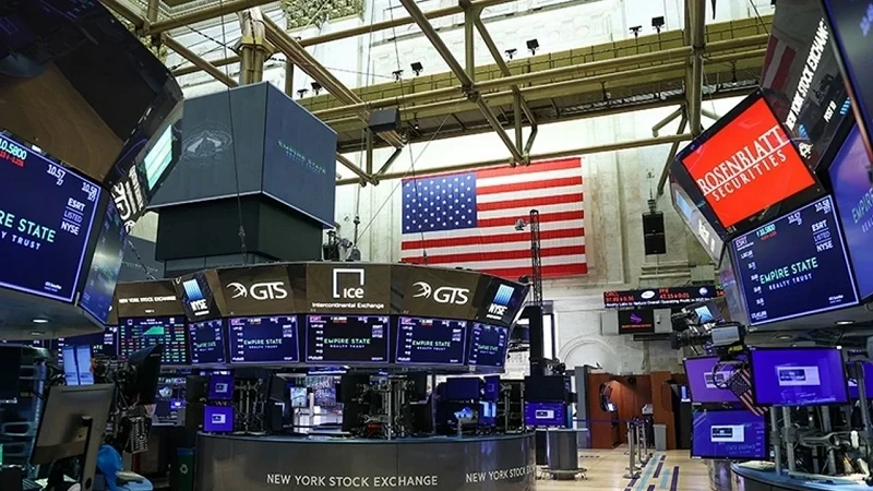 New York borsası düşüşle açıldı: Fed endişesi teknoloji devlerini vurdu