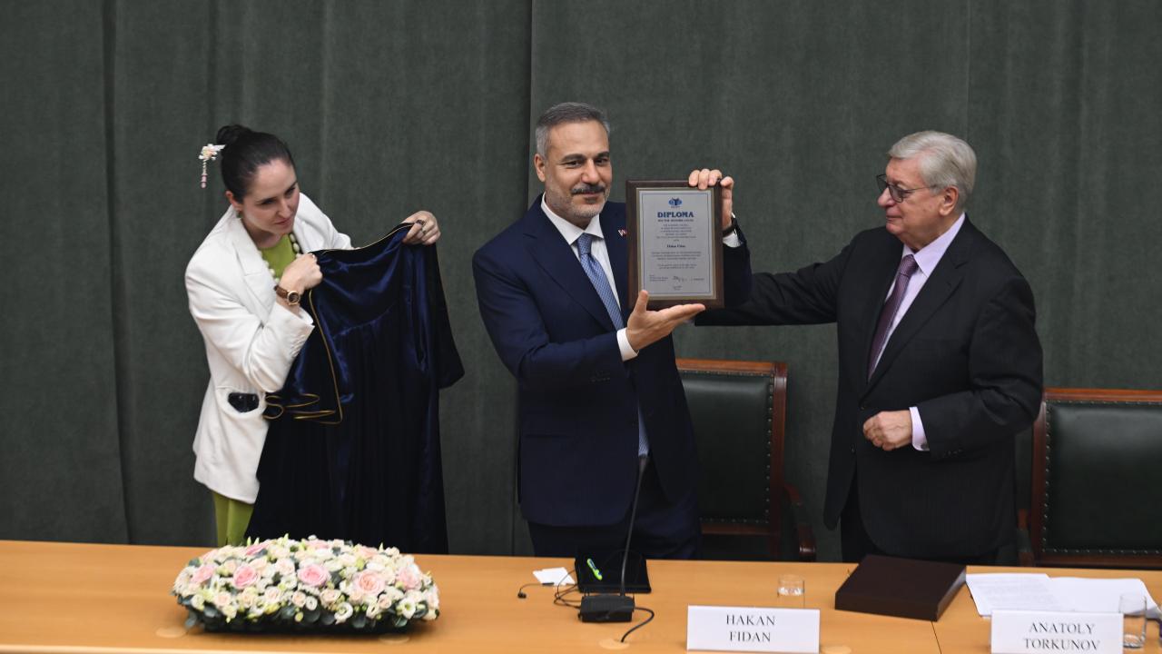 Bakan Fidan'a Moskova Devlet Uluslararası İlişkiler Enstitüsünden 'fahri doktora' ünvanı