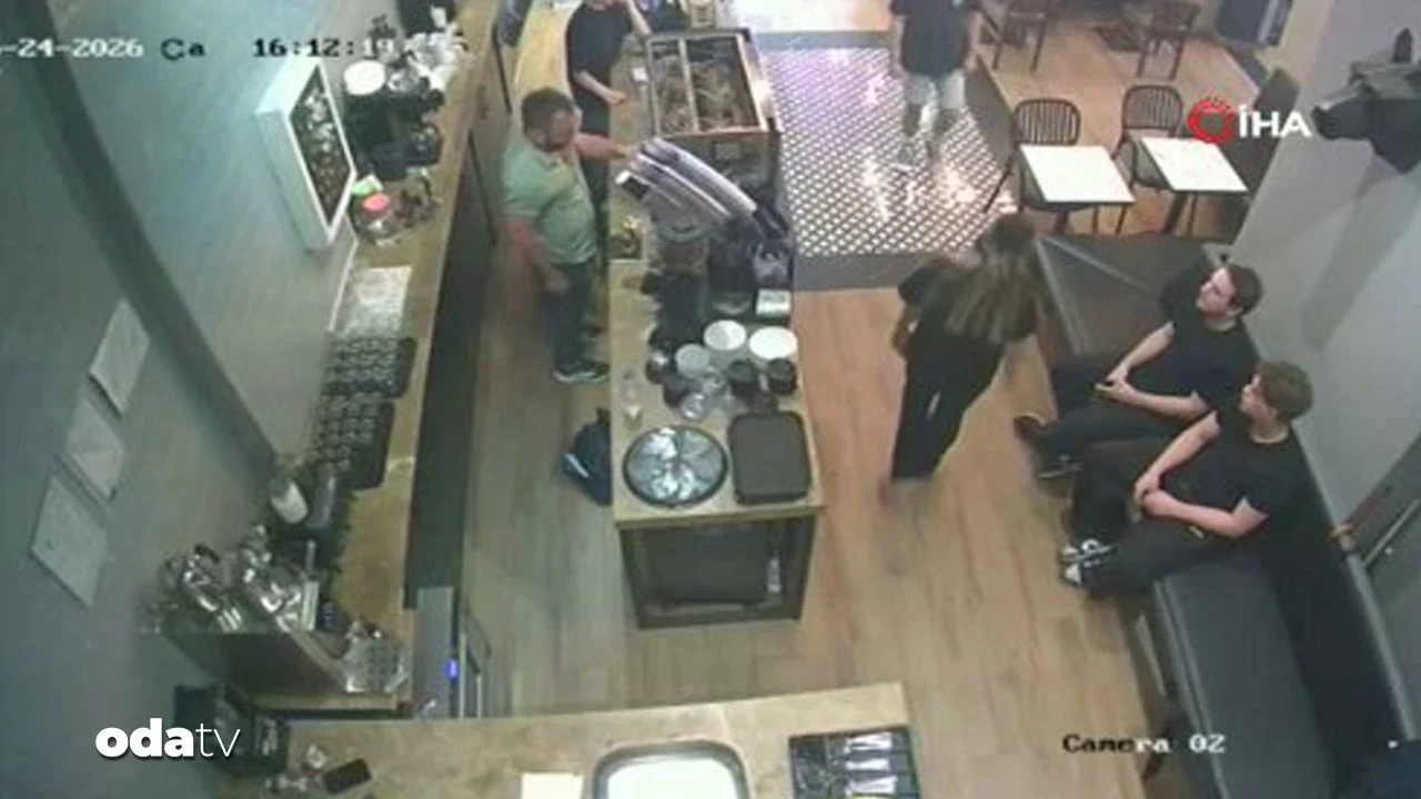 Kadıköy'de kafe çalışanına yumruklu saldırı: Olay anı kamerada