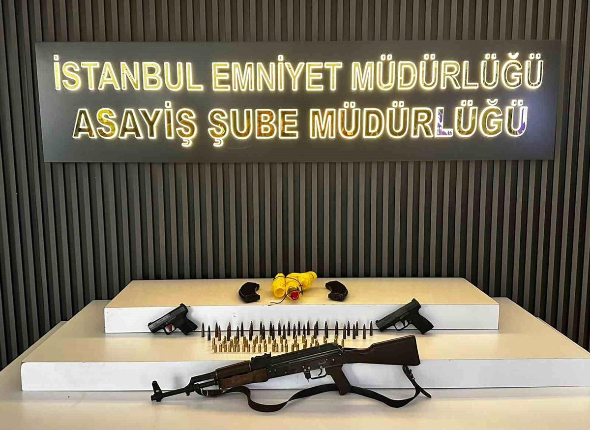 Eyüpsultan'da polisin durdurduğu motosikletten tüfek ve el yapımı bomba çıktı: 7 gözaltı