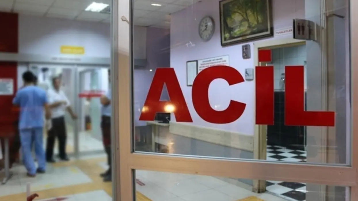 Afyonkarahisar'da acı kaza! Refüje çarpan otomobil can aldı: 1 ölü, 3 yaralı