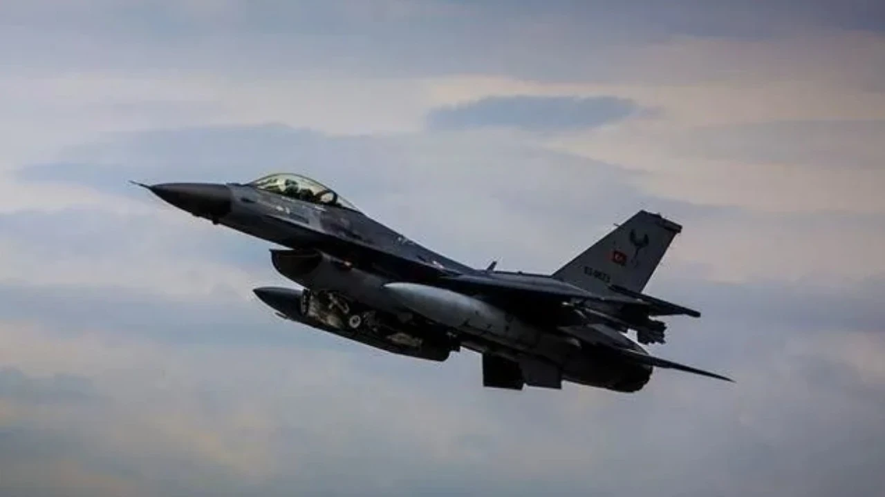 Hava sahasına izinsiz giren İHA'yı F-16 düşürdü