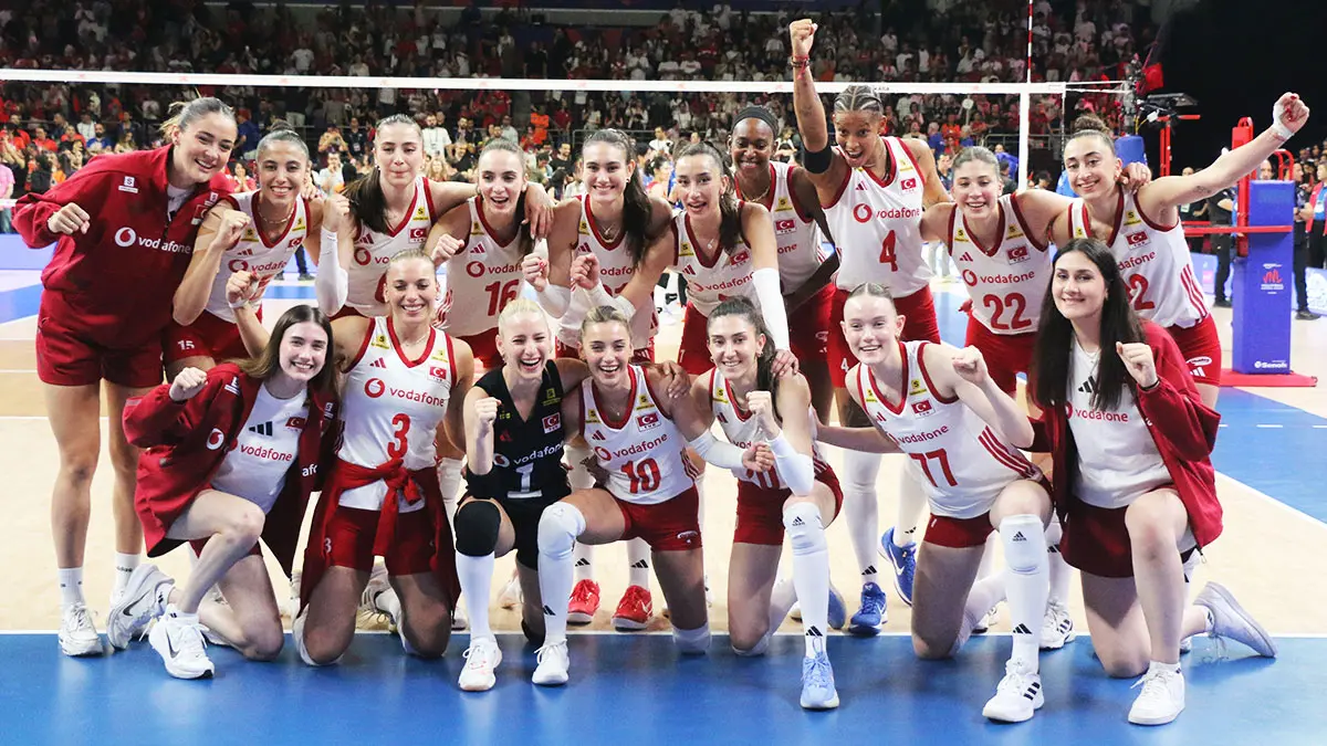 VNL'in 3. haftasına galibiyetle başladı! Filenin Sultanları Polonya'yı devirdi