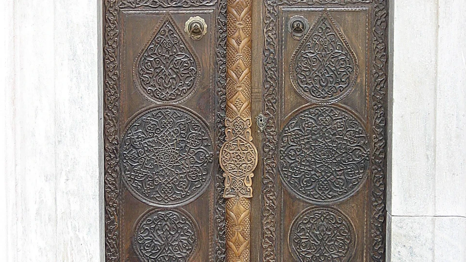 Mahmut Bey Camii’nin çalınan tarihi kapısı Manisa’da bulundu