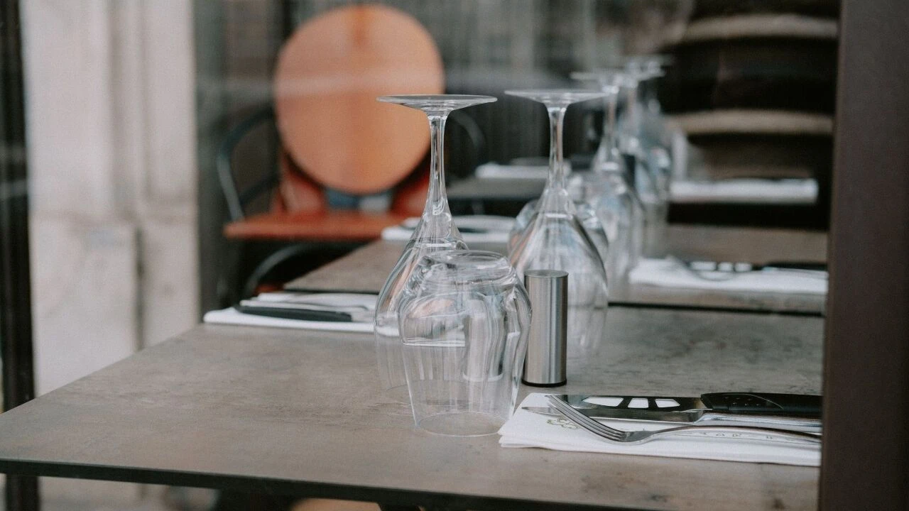 Restoranlarda yeni dönem! Tek kullanımlıklar geri çekiliyor