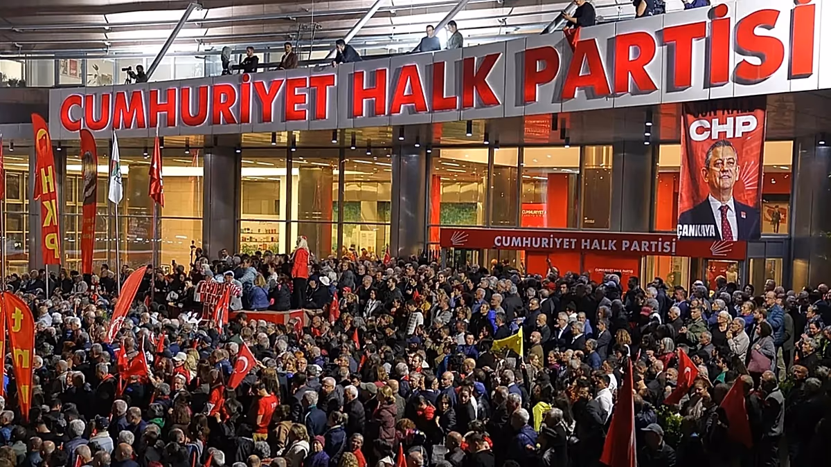 CHP'de yeni istifalar: 46 yönetici ve 264 eski milletvekili ayrıldı