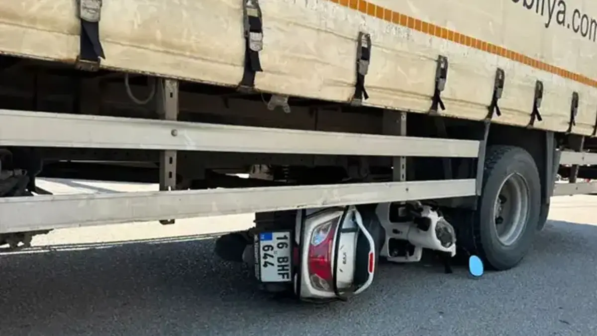 Çarpıştığı kamyonetin altında kalan motosikletli 7 gün sonra hayatını kaybetti