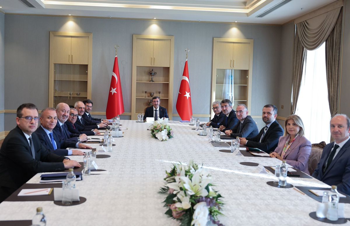 Cevdet Yılmaz, Cumhurbaşkanlığı Ekonomi Politikaları Kurulu üyeleriyle görüştü
