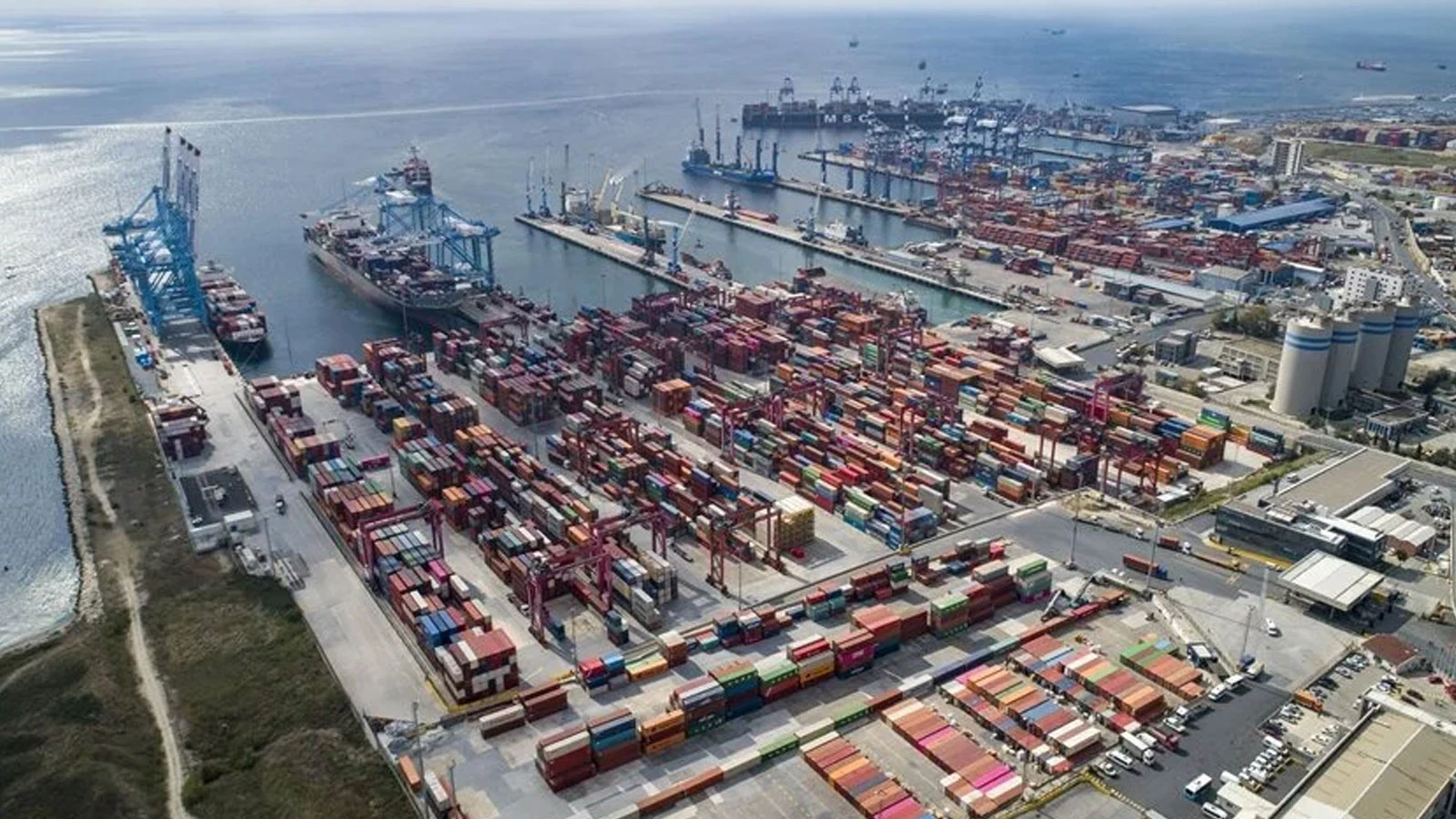 Mayıs ayında ithalat ve ihracat azaldı! Dış ticaret açığı azaldı