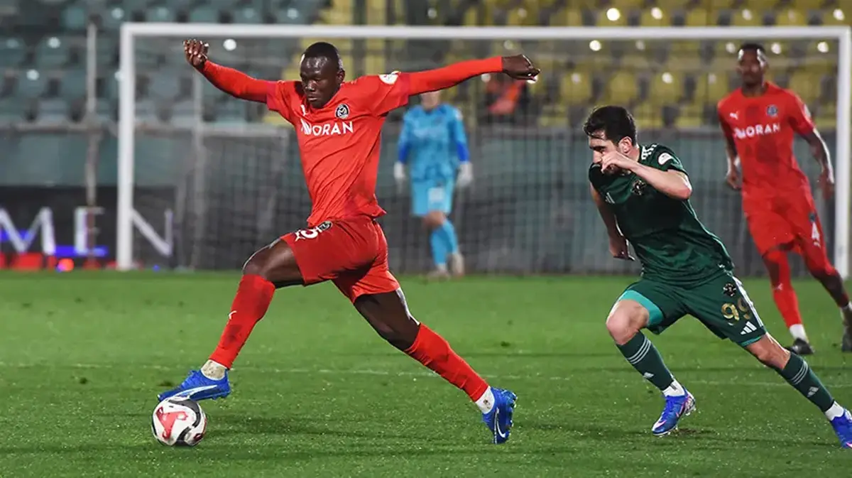 Manisa FK’dan ayrıldı, 450 bin euroya rakip takıma transfer oldu