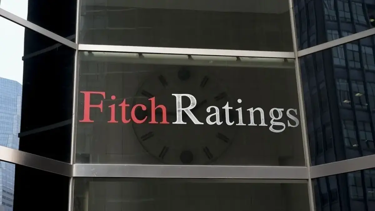 Fitch'ten petrol piyasası tahmini: Arz fazlası 2026'nın sonunda geri dönebilir