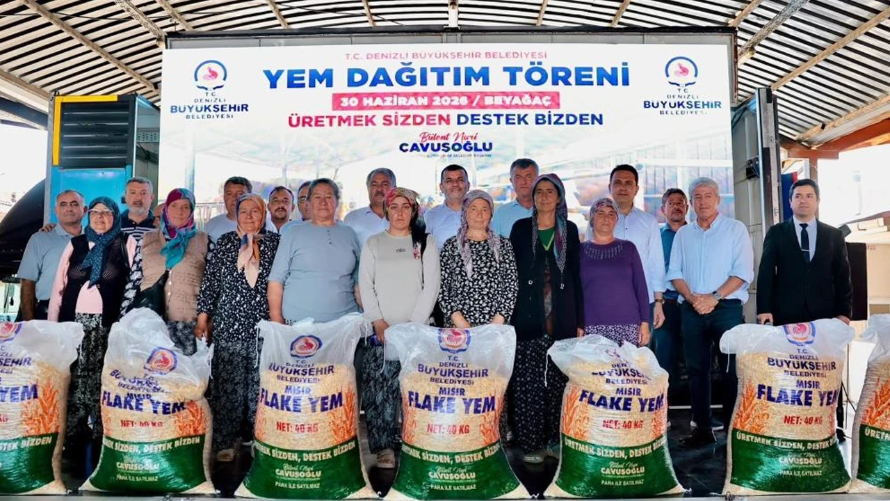 Beyağaçlı üreticilere can suyu: 1731 çuval yem dağıtıldı