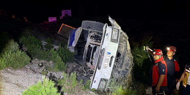 Balıkesir'de kamyonun devrilmesi sonucu 1 kişi öldü, 1 kişi yaralandı
