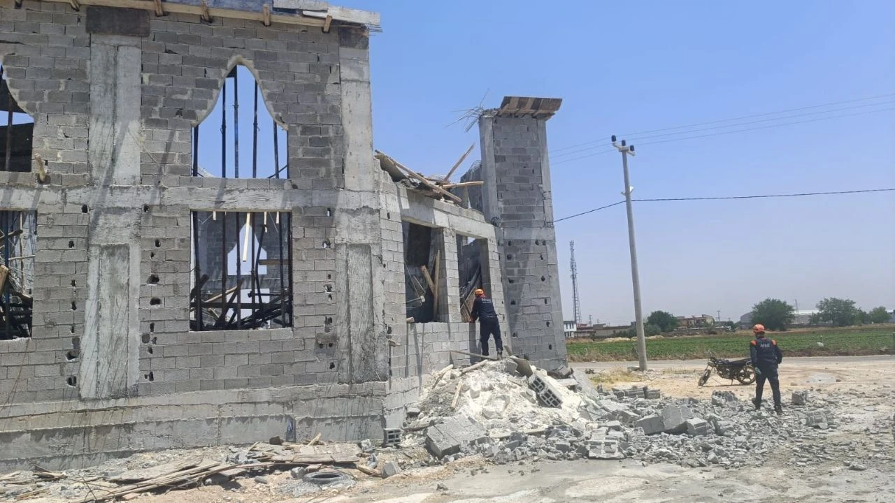 Şanlıurfa'da cami inşaatı çöktü: Yaralılar var