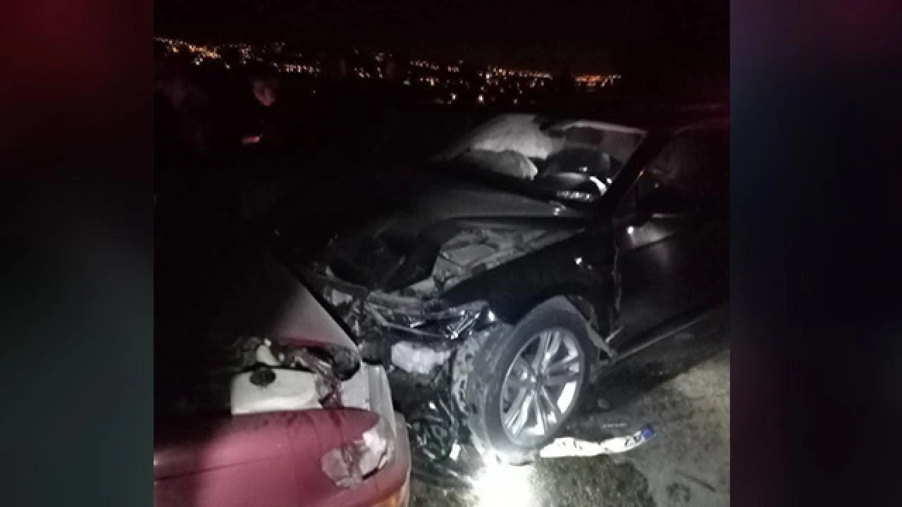 Samsun'da iki otomobil çarpıştı: Eski milletvekili ile 2 kişi yaralandı