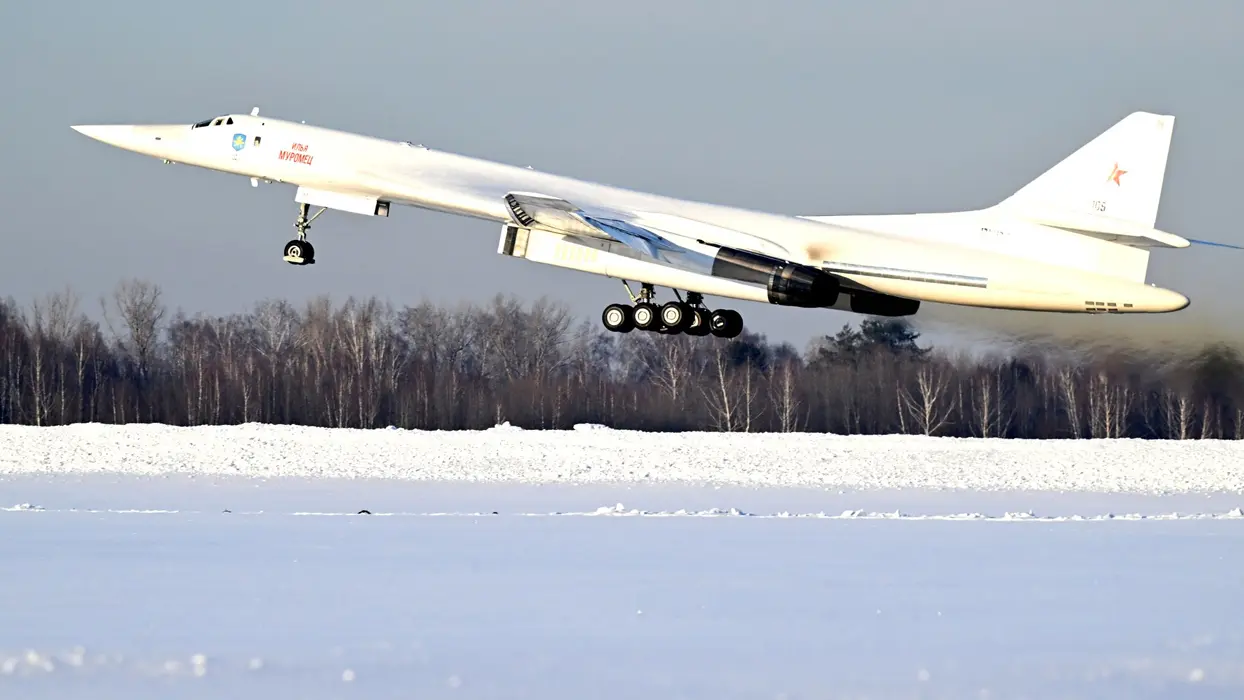 Kuzey Kutbu hattında hareketlilik! Rus bombardıman uçağı 16 saat görev yaptı