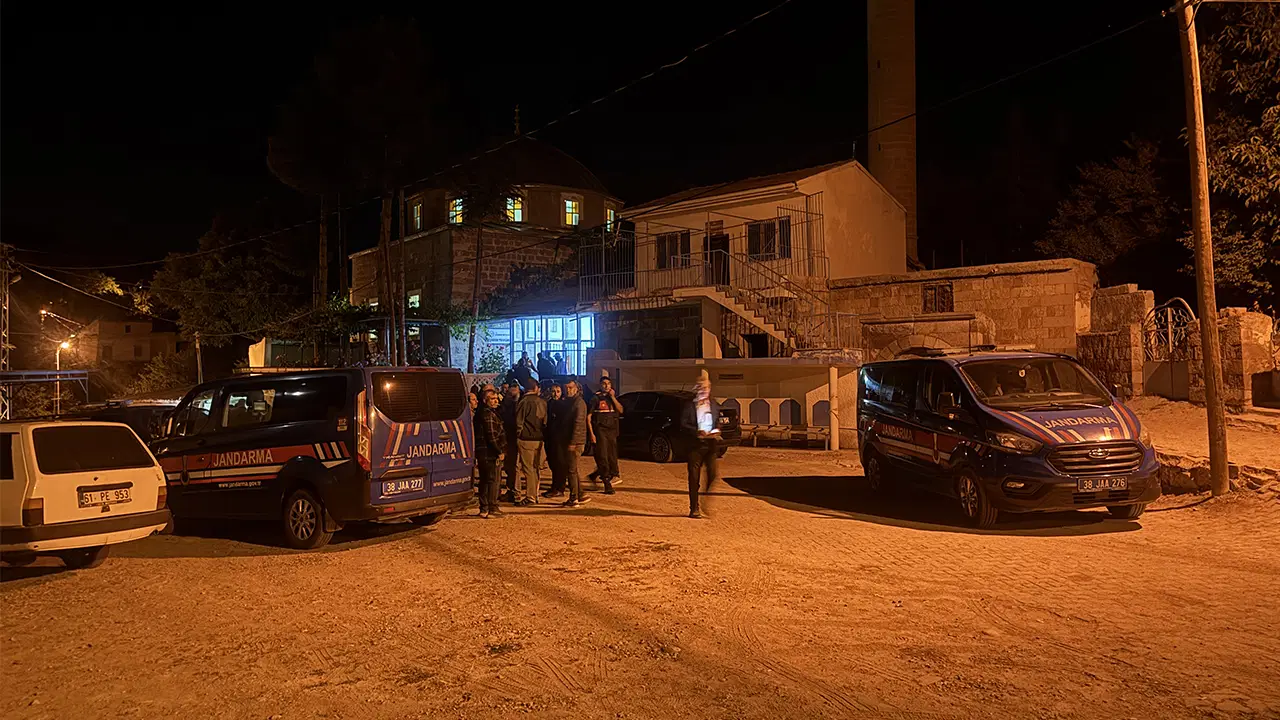 Kayseri'de cami avlusunda bıçaklı saldırı: 2 kişi öldü