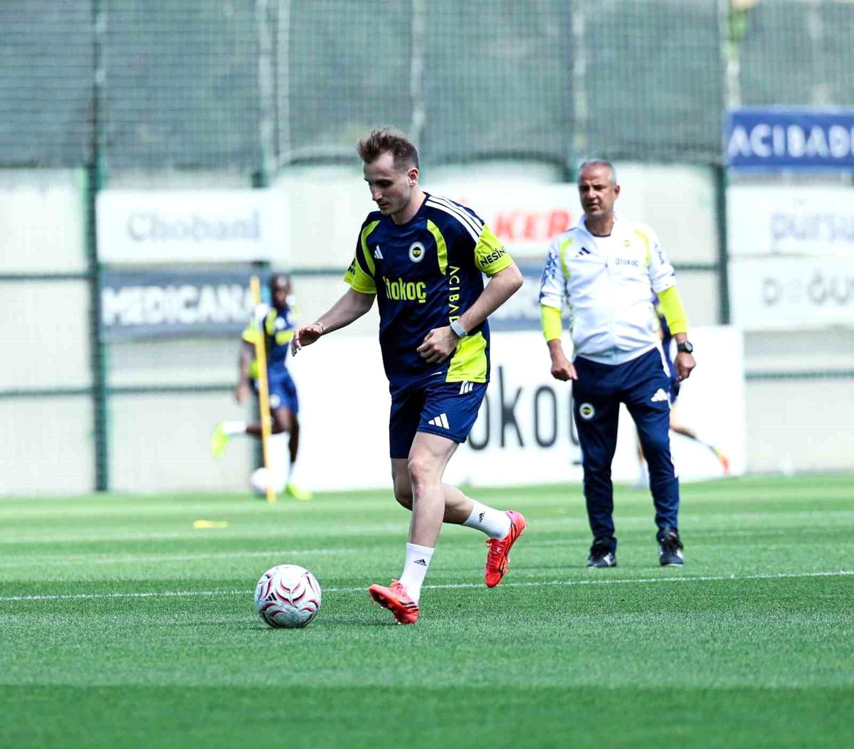 Fenerbahçe hazırlıklarını sürdürdü
