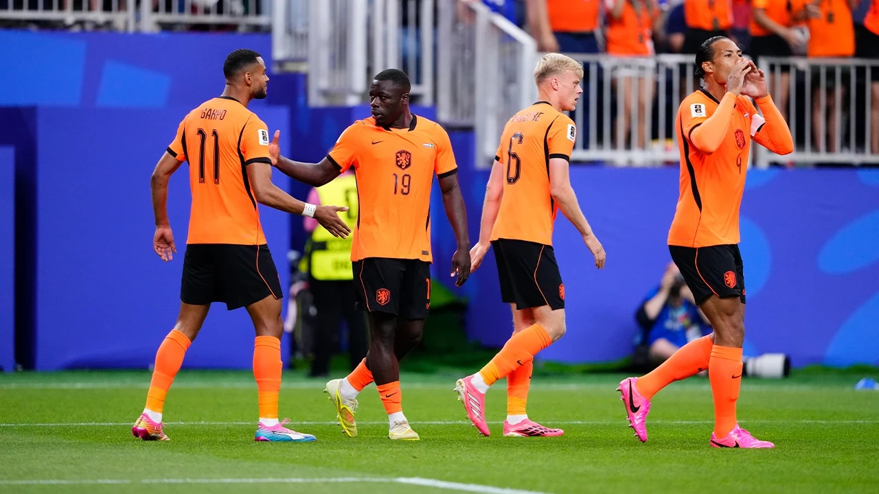 Hollanda, İsveç'e gol oldu yağdı