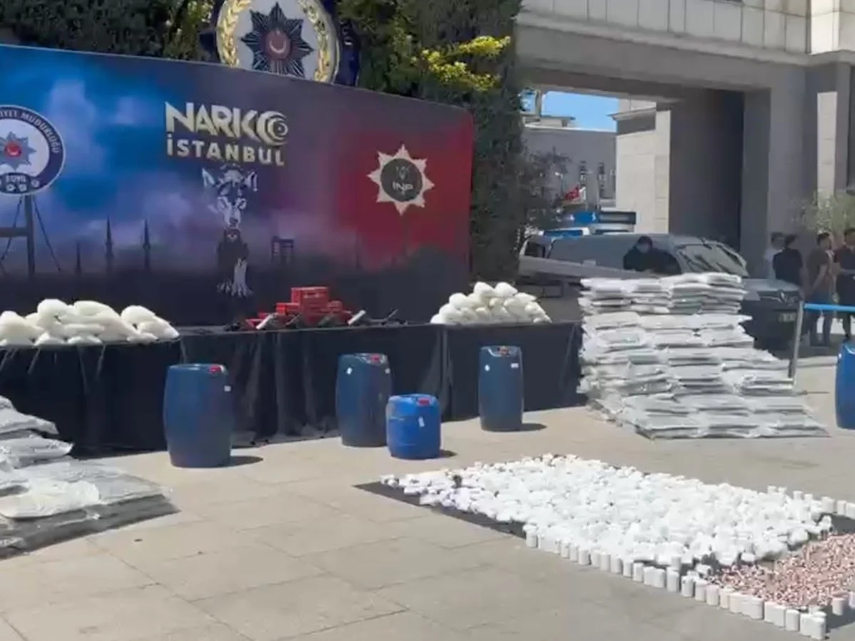 İstanbul merkezli 4 ilde düzenlenen uyuşturucu operasyonlarında 110 şüpheli gözaltında