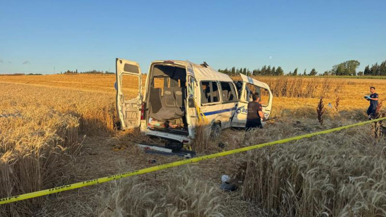 Silivri'de yolcu minibüsü devrildi: 2 ölü, 10 yaralı