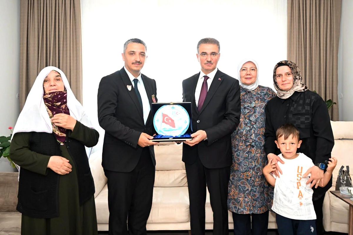 Vali Baruş ve eşinden şehit aileleri ve gazilere ziyaret