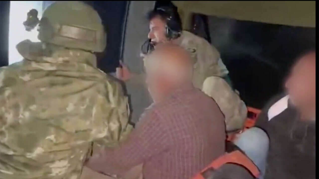 MSB’den nefes kesen kurtarma operasyonu! Mahsur kalan vatandaşlar helikopterle tahliye edildi