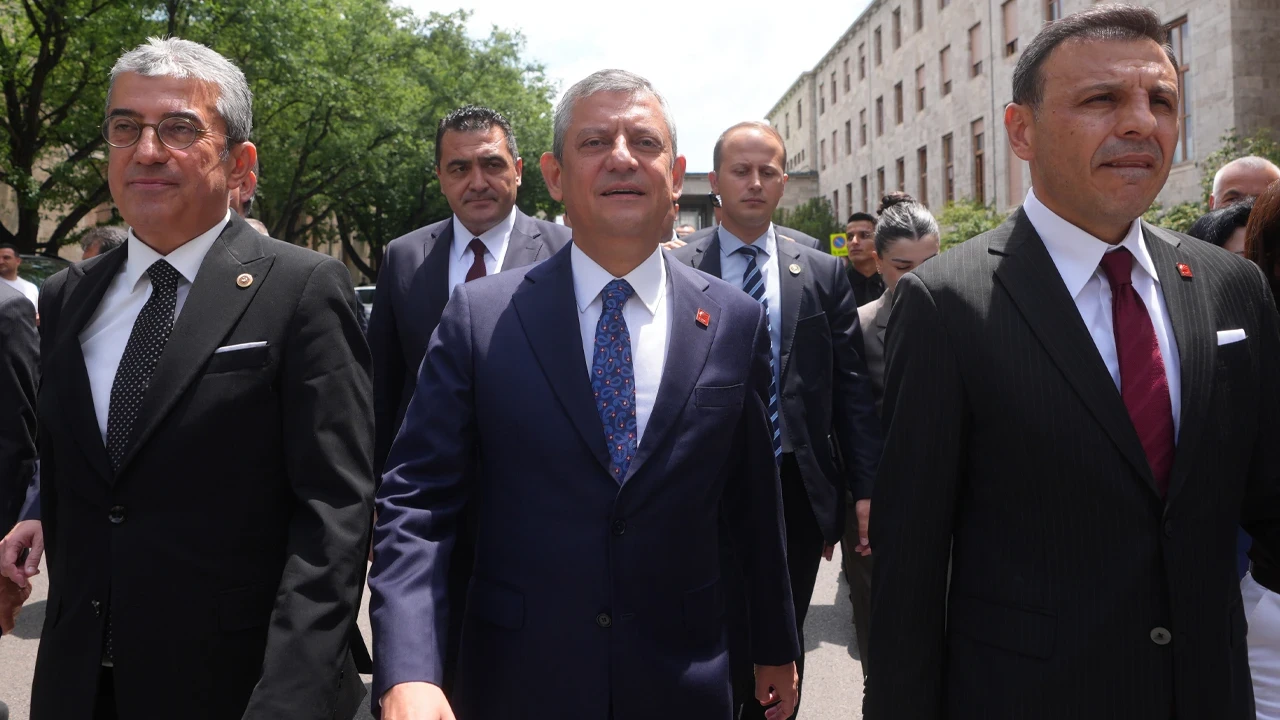 CHP'de 'B Planı' Devrede: 'Özgür Özel ve Ekibinin Yeni Partiye Geçeceği Tarih Sızdı' İddiası