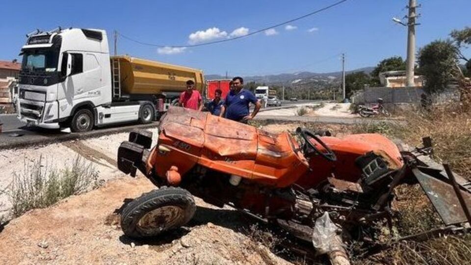 Milas'ta TIR ile traktör çarpıştı: 2 ölü